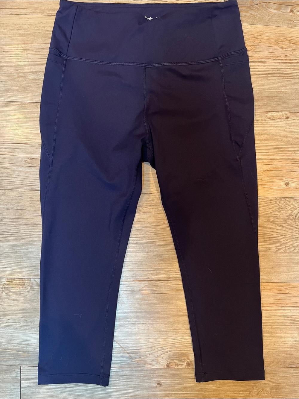 Baleaf Brand Navy Cropped Excersise Leggings.
